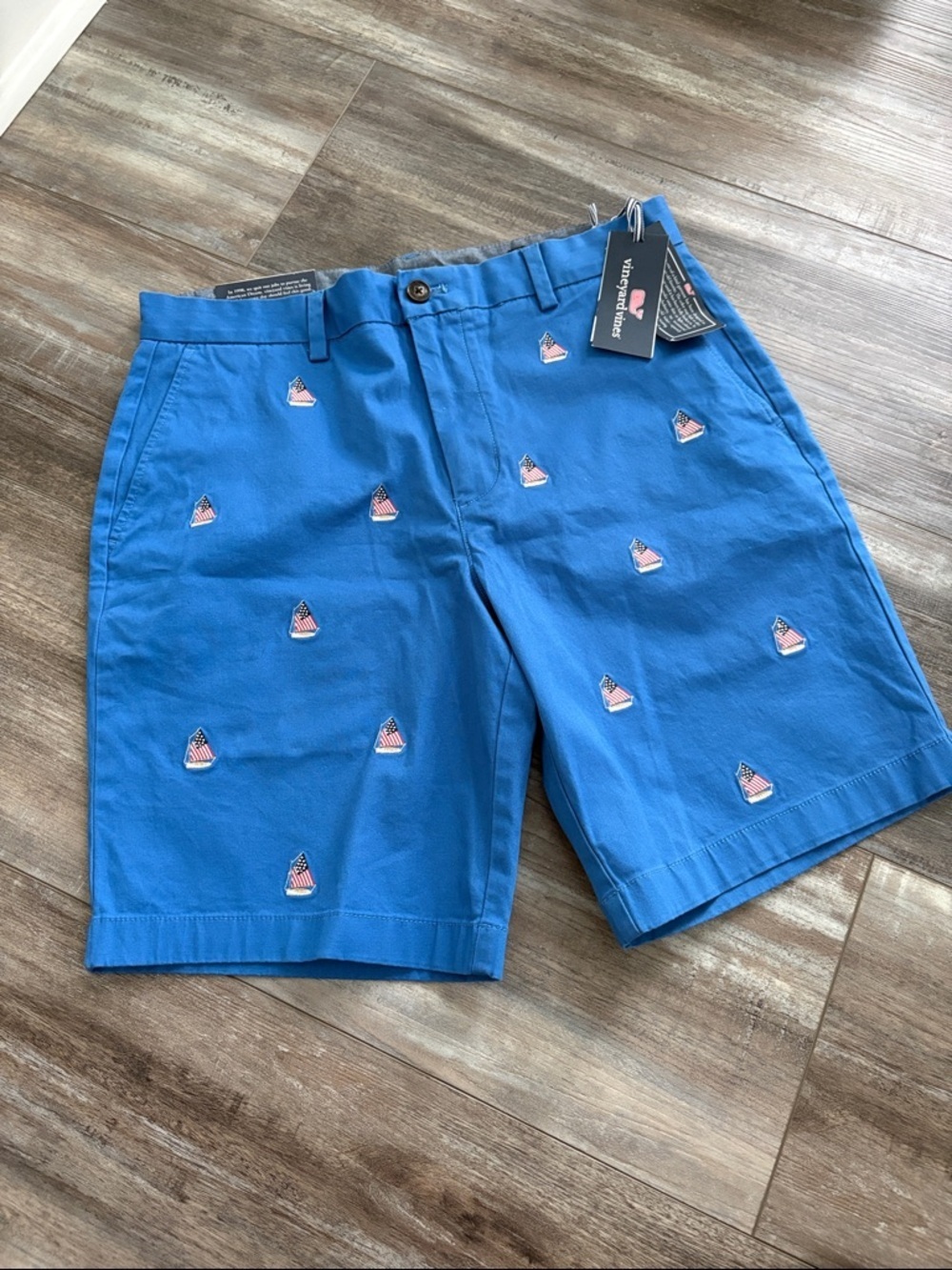 Vineyard Vines Shorts Mens 32 Breaker 9 inch USA Flag Sailboat NEW